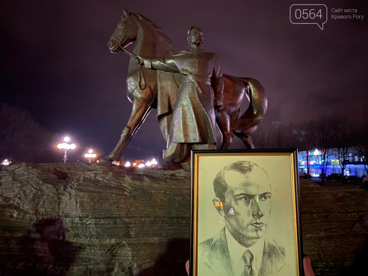 "Герої не вмирають!", - ко Дню рождения Степана Бандеры в К..., фото-1 "Герої не вмирають!", - ко Дню рождения Степана Бандеры в Кривом Роге проходит факельное шествие, - ФОТО, ВИДЕО, фото-1