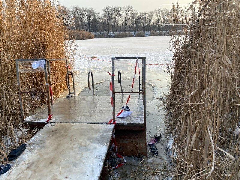 Криворожане отмечают Крещение, ныряя в прорубь, - ФОТО, ВИДЕО , фото-14