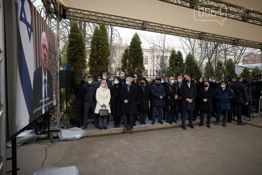 Президент на открытии инсталляции к Международному дню памяти жертв Холокоста: Мы должны помнить, что не замечать диктатуру, нацизм и жест..., фото-11