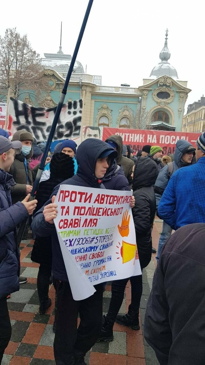 "Нарушает права водителей, развязывает руки полицейским", - криворожане под Радой протестуют против законопроекта №2695, - ФОТО, фото-2