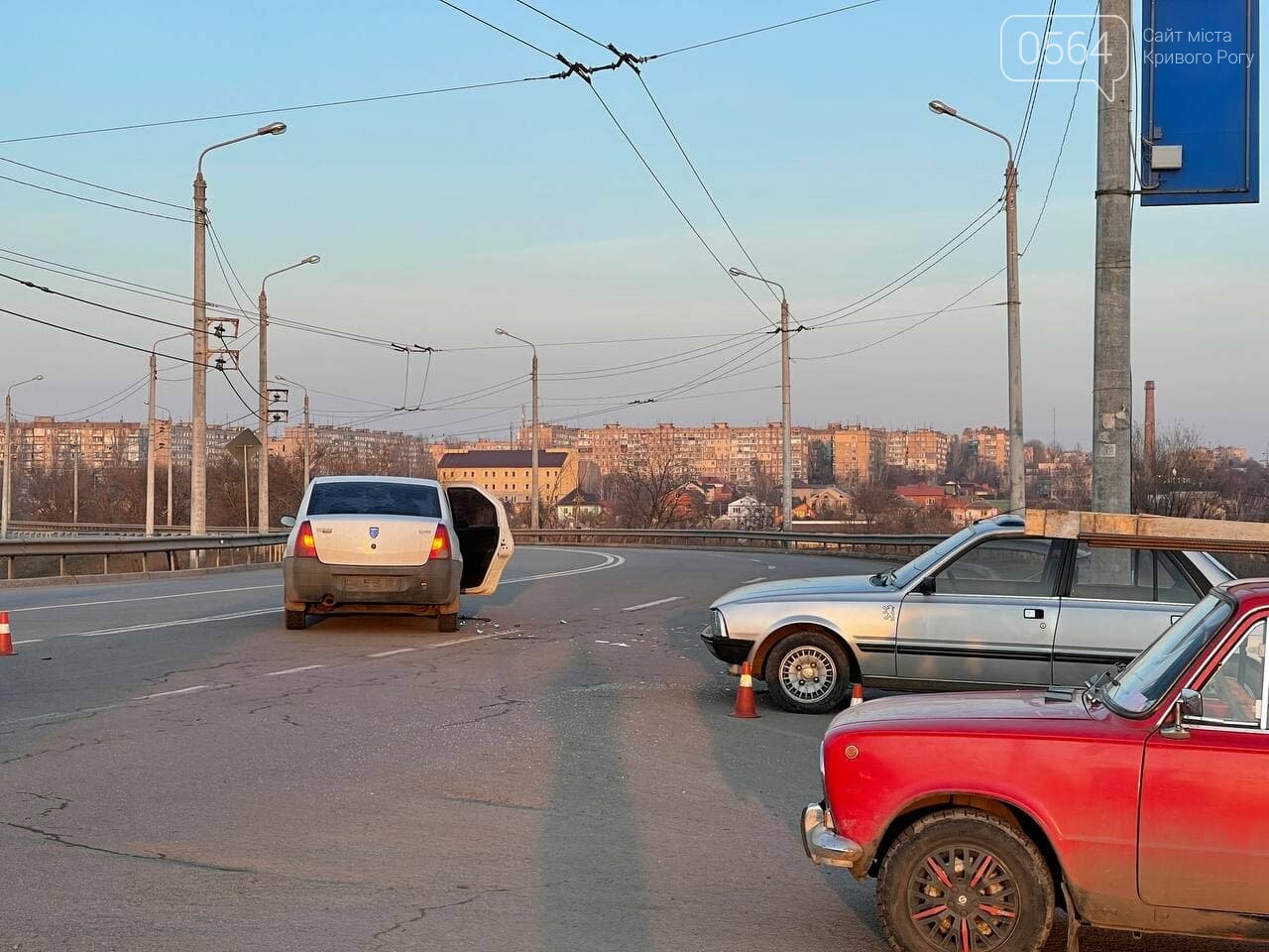 В Кривом Роге при въезде на дамбу произошла авария, - ФОТО , фото-4
