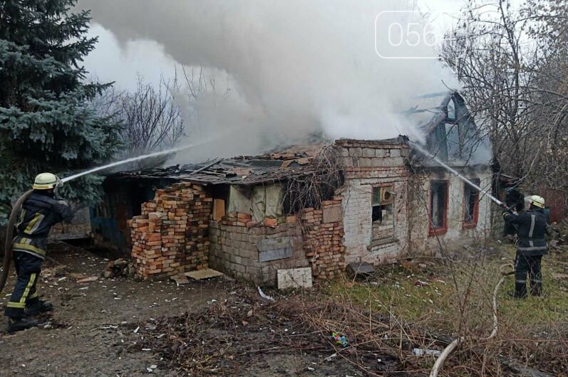В Кривом Роге сгорел частный дом, - ФОТО , фото-3