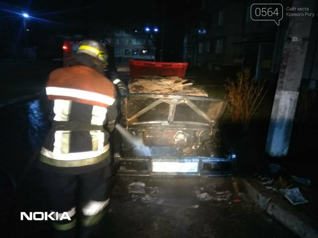 В Кривом Роге сгорел автомобиль, припаркованный во дворе, - ФОТО, фото-4