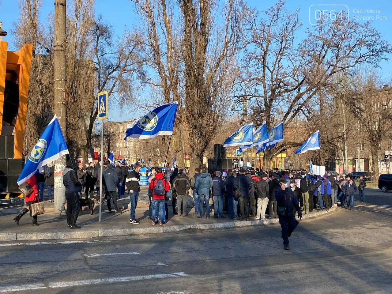 В Кривом Роге работники промышленного гиганта вышли на митинг за повышение зарплаты, - ФОТО, ВИДЕО , фото-17