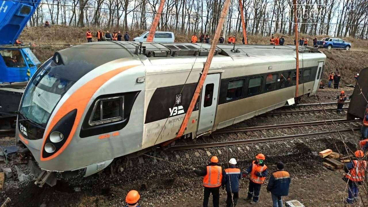 В связи с восстановительными работами на аварийном участке поезд "Новоалексеевка - Ковель" пустили через Кривой Рог, фото-1