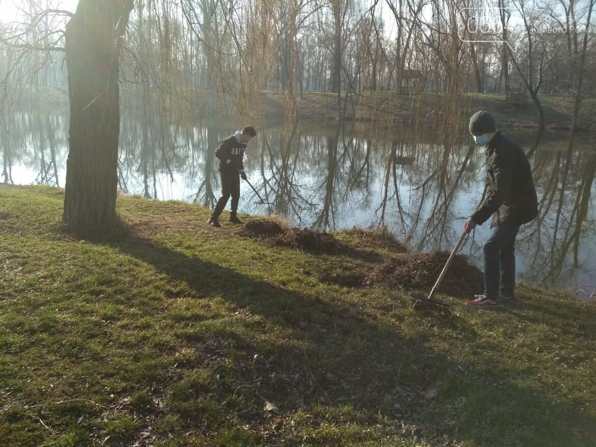 Гости Кривого Рога  - британец и львовянин - вызвались помочь навести порядок в городском парке, - ФОТО, фото-1