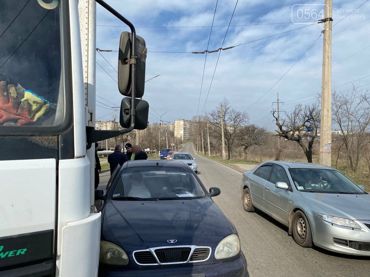 Не придерживался безопасной дистанции при обгоне, - в Кривом Роге произошло ДТП, - ФОТО, фото-1