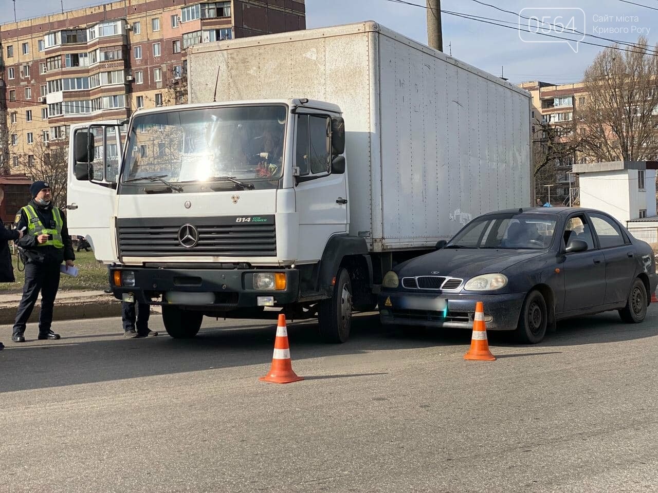 Не придерживался безопасной дистанции при обгоне, - в Кривом Роге произошло ДТП, - ФОТО, фото-3