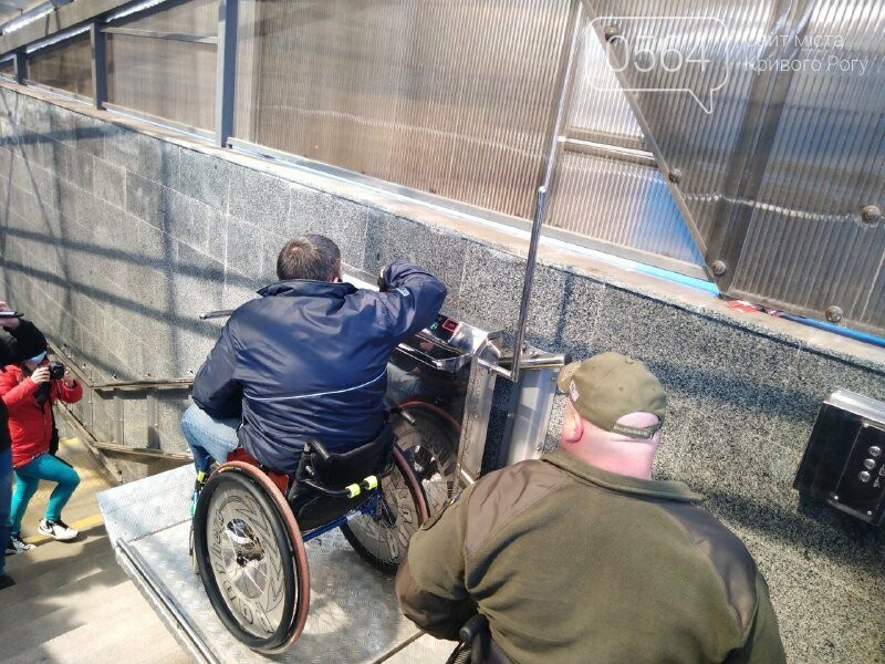 Криворожане с инвалидностью протестировали подъёмники и переход на улице Лермонтова, - ФОТО, ВИДЕО, фото-7