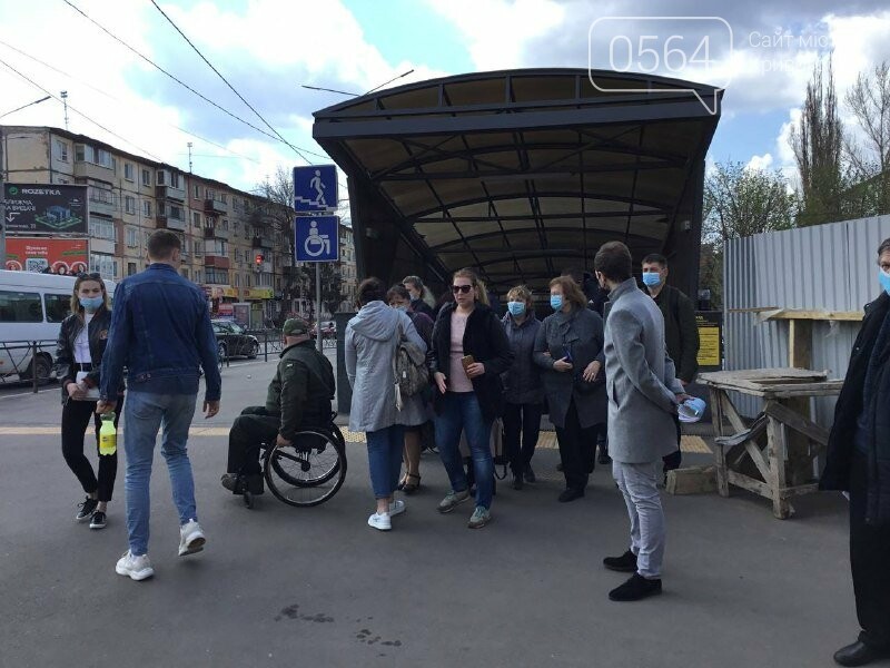 Криворожане с инвалидностью протестировали подъёмники и переход на улице Лермонтова, - ФОТО, ВИДЕО, фото-15