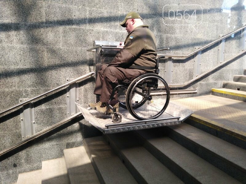 Криворожане с инвалидностью протестировали подъёмники и переход на улице Лермонтова, - ФОТО, ВИДЕО, фото-1