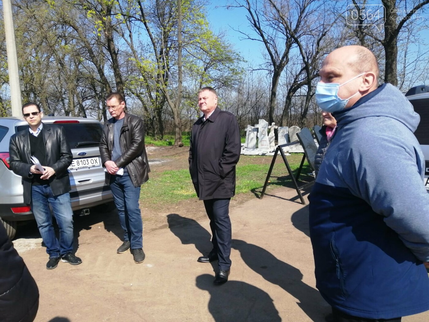 Перед поминальными днями в Кривом Роге начали уборку на кладбищах, - ФОТО, фото-8