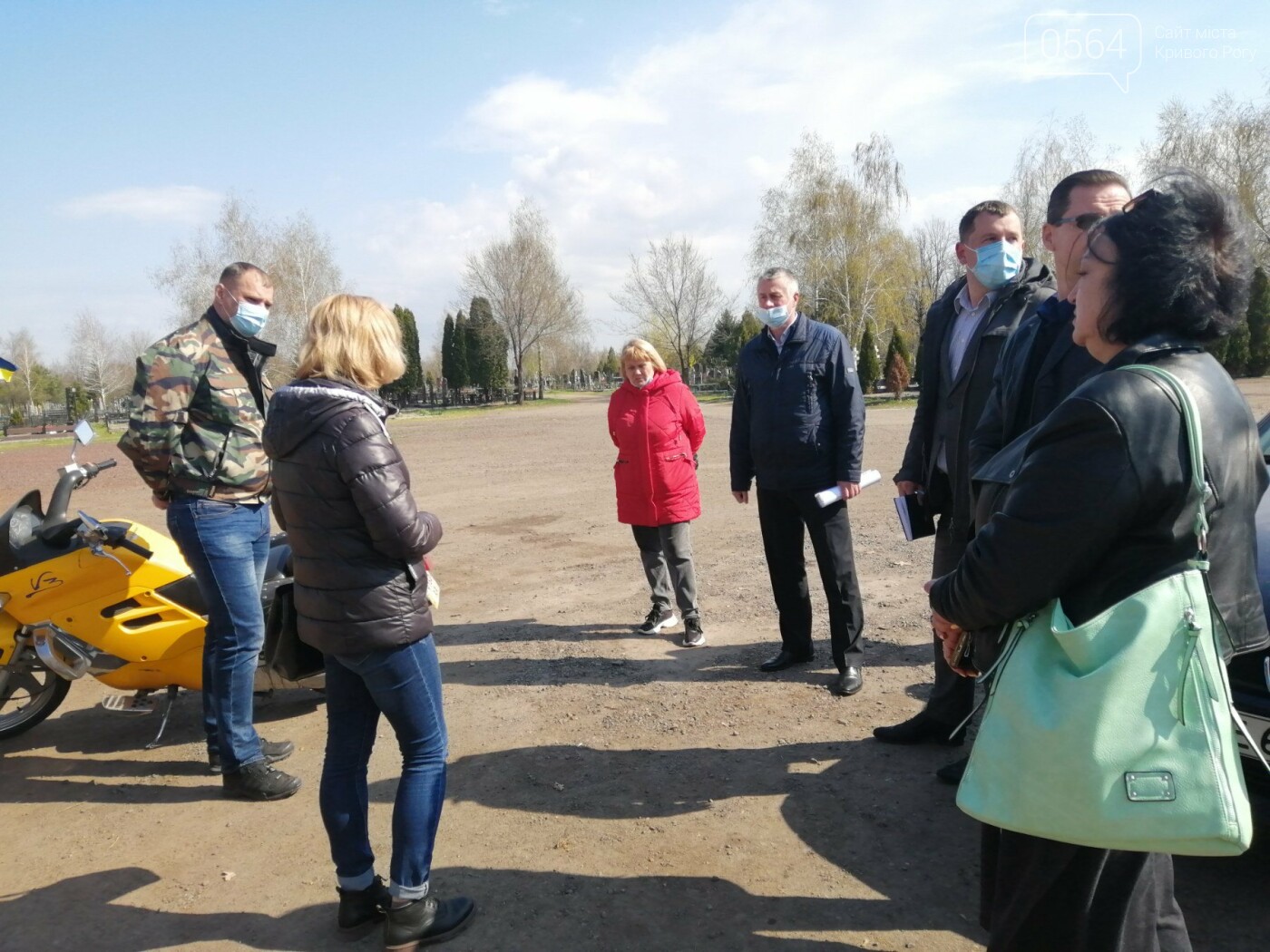 Перед поминальными днями в Кривом Роге начали уборку на кладбищах, - ФОТО, фото-13