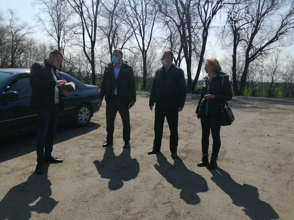 Перед поминальными днями в Кривом Роге начали уборку на кладбищах, - ФОТО, фото-15