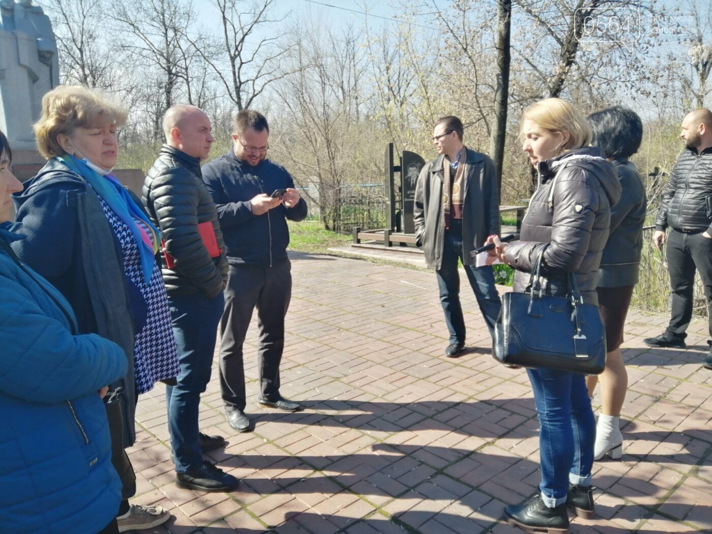 Перед поминальными днями в Кривом Роге начали уборку на кладбищах, - ФОТО, фото-16