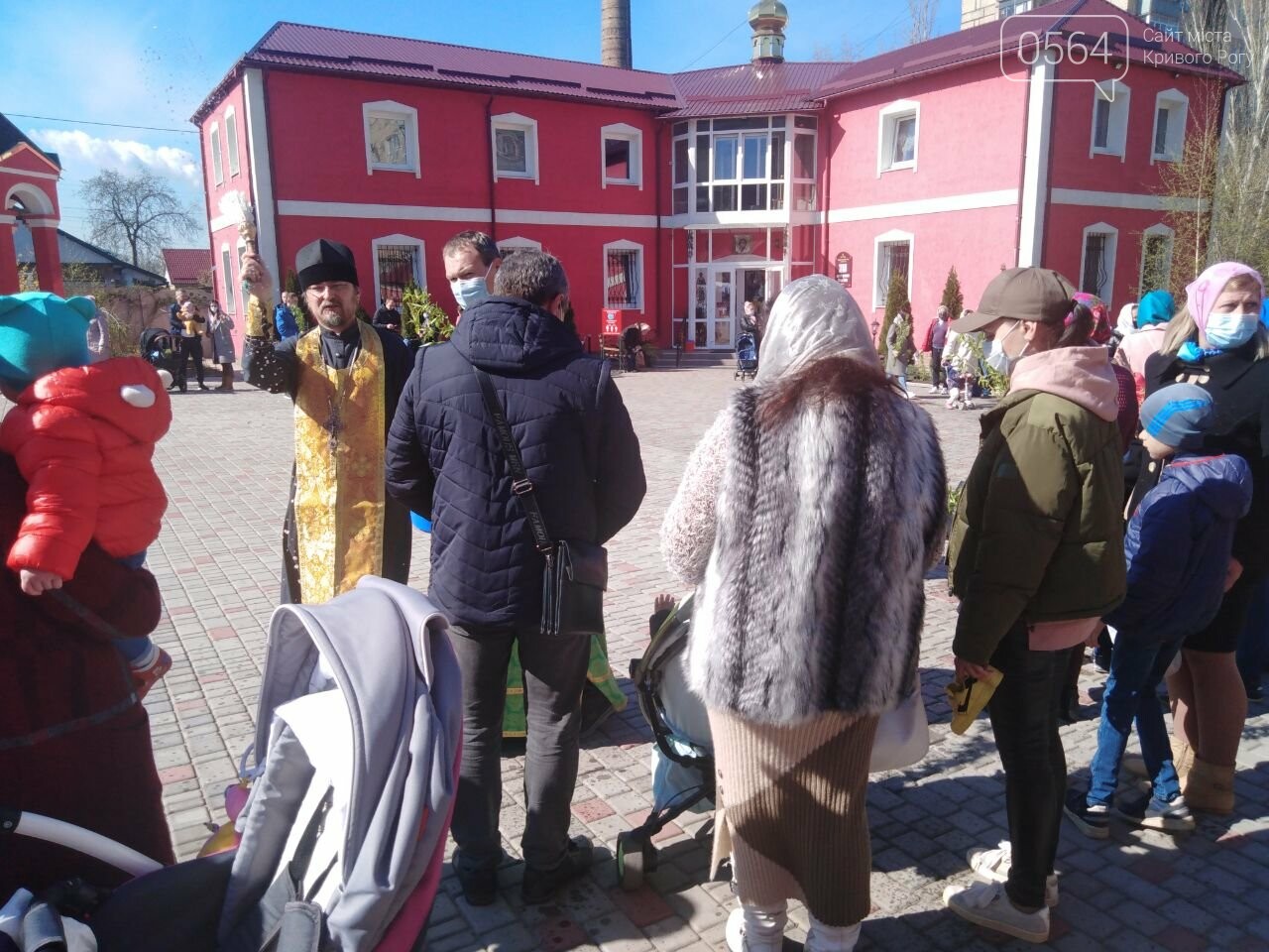 Как криворожане празднуют Вербное воскресенье в условиях карантина - ФОТО, ВИДЕО, фото-6