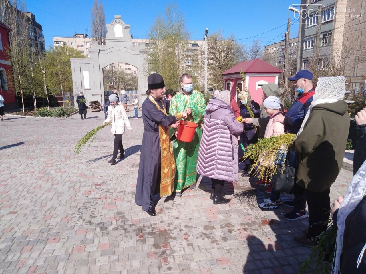 Как криворожане празднуют Вербное воскресенье в условиях карантина - ФОТО, ВИДЕО, фото-10