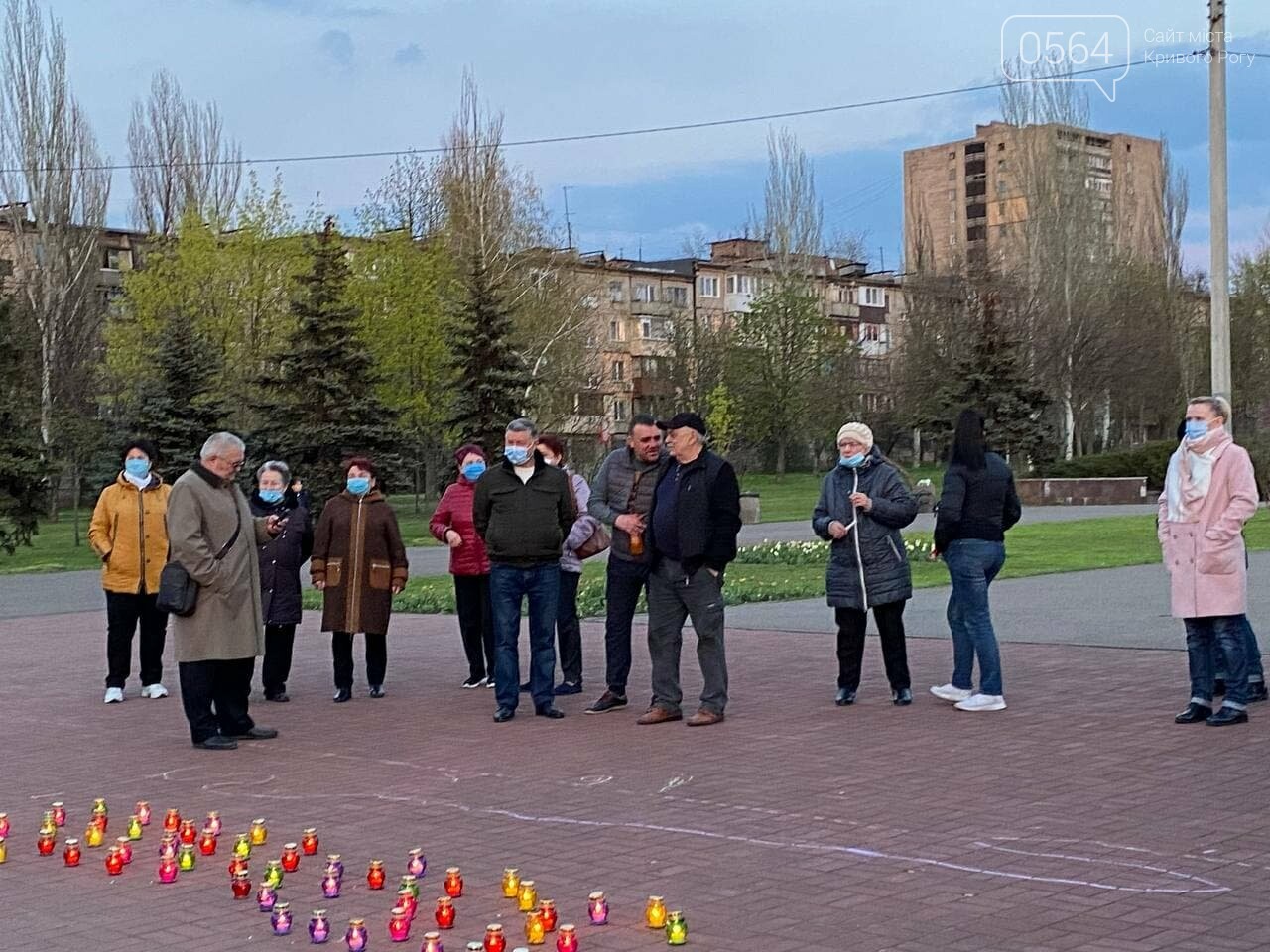 По случаю 35-й годовщины аварии на ЧАЭС в Кривом Роге прошла акция «Зажги свечу», - ФОТО, ВИДЕО, фото-13