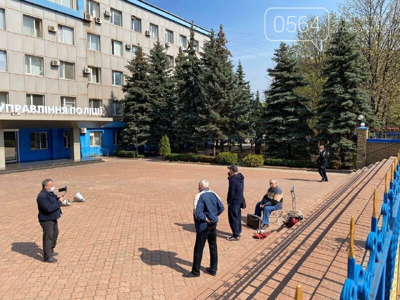 "Теракт не расследован, дело закрыто", - подорвавшийся на гранате 1 мая 2016 криворожанин пикетирует полицию, - ФОТО, ВИДЕО, фото-2