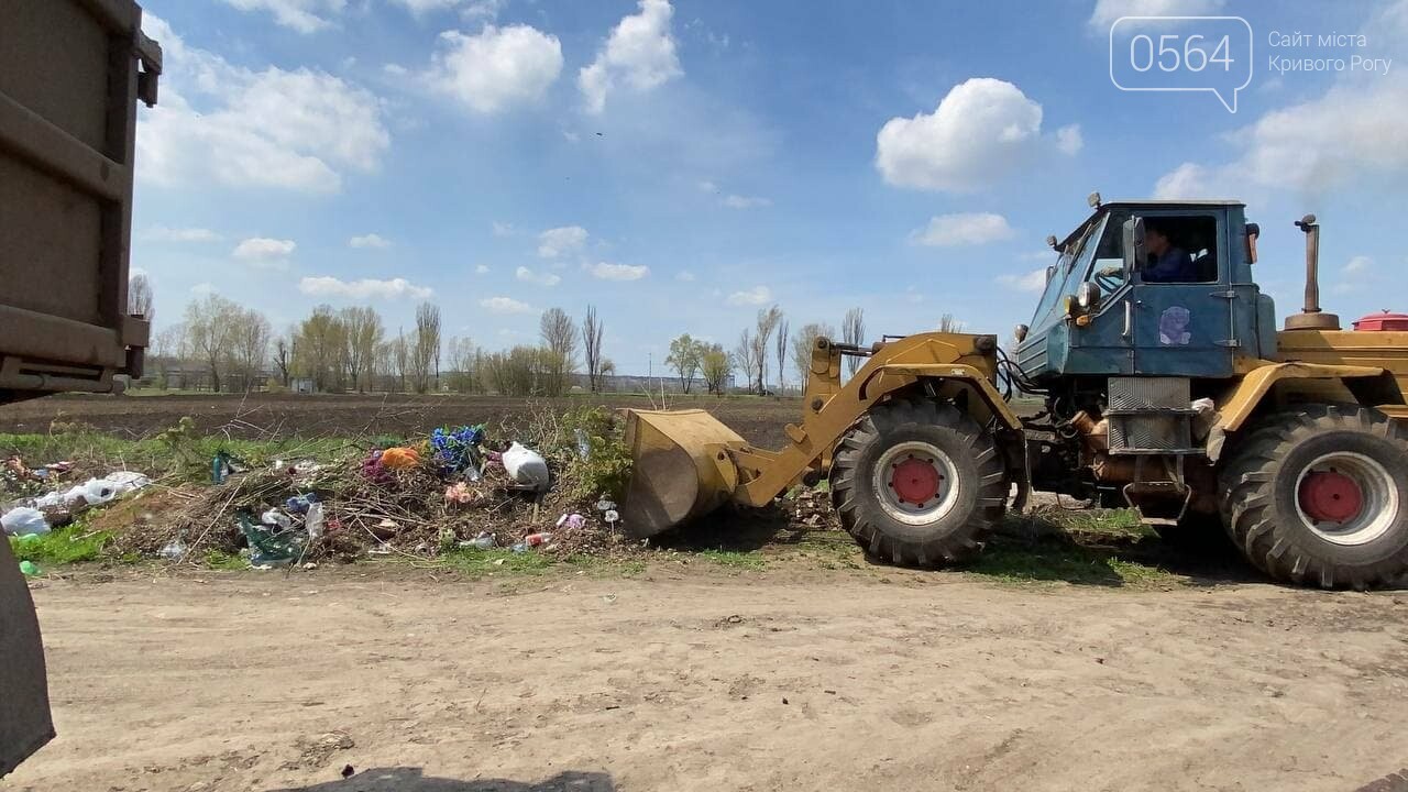 На криворожских кладбищах накануне поминальных дней в усиленном режиме работает спецтехника, - ФОТО, ВИДЕО , фото-43