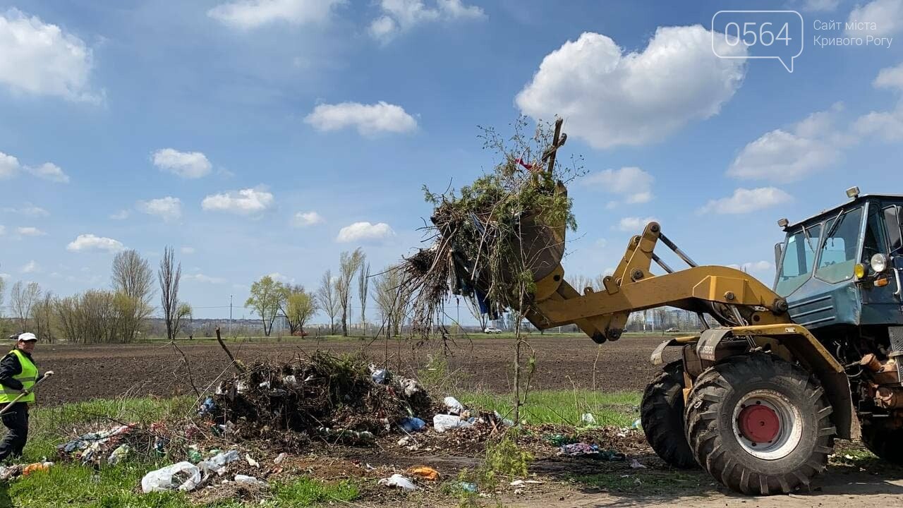 На криворожских кладбищах накануне поминальных дней в усиленном режиме работает спецтехника, - ФОТО, ВИДЕО , фото-39