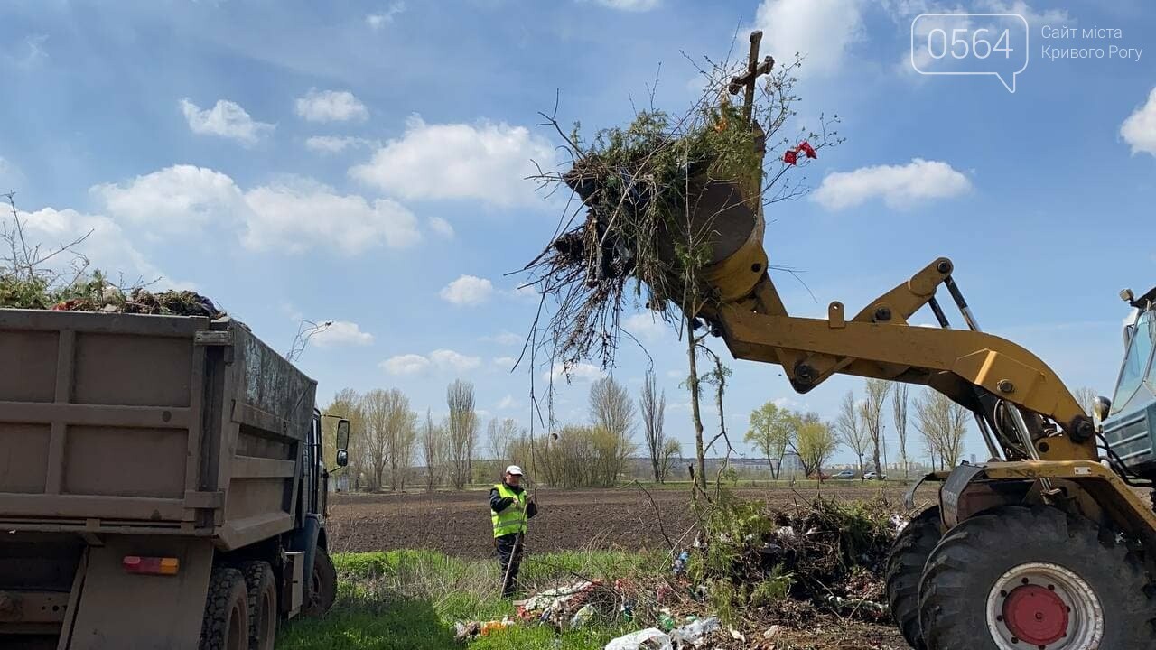 На криворожских кладбищах накануне поминальных дней в усиленном режиме работает спецтехника, - ФОТО, ВИДЕО , фото-38