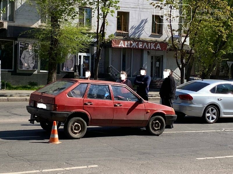 В центре Кривого Рога не поделили дорогу две легковушки, - ФОТО, фото-11