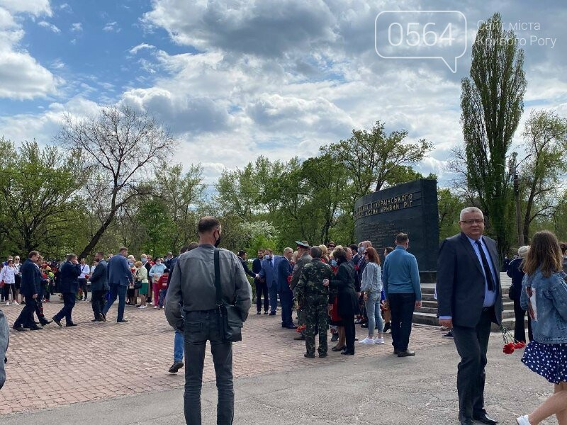 В Кривом Роге проходят торжества посвященные Дню памяти и примирения а также 76-й годовщине победы над нацизмом, - ФОТО, ВИДЕО, фото-4