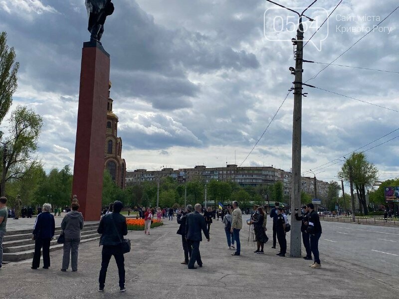 В Кривом Роге проходят торжества посвященные Дню памяти и примирения а также 76-й годовщине победы над нацизмом, - ФОТО, ВИДЕО, фото-7