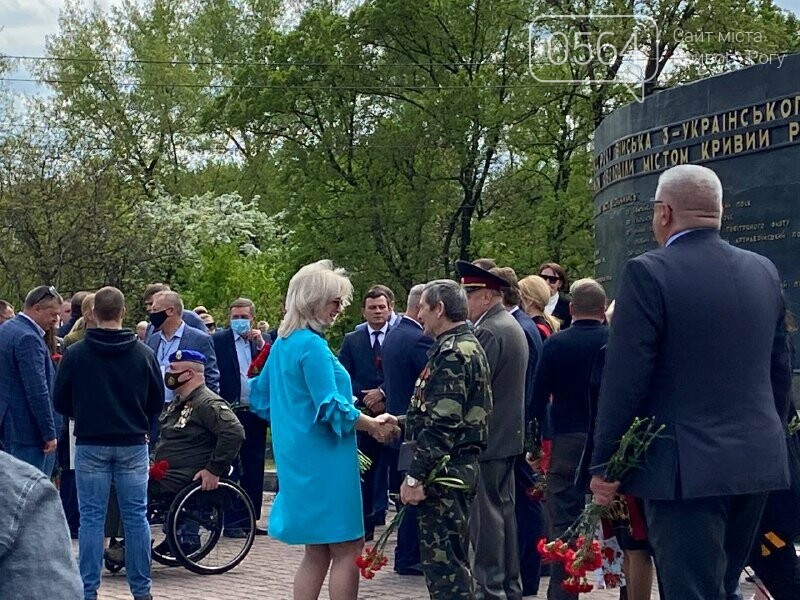 В Кривом Роге проходят торжества посвященные Дню памяти и примирения а также 76-й годовщине победы над нацизмом, - ФОТО, ВИДЕО, фото-1