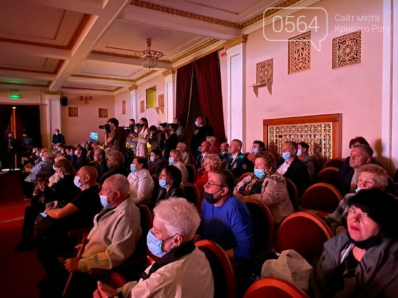 Торжества по случаю памятных дат в Кривом Роге продолжились в драмтеатре, - ФОТО, ВИДЕО, фото-3