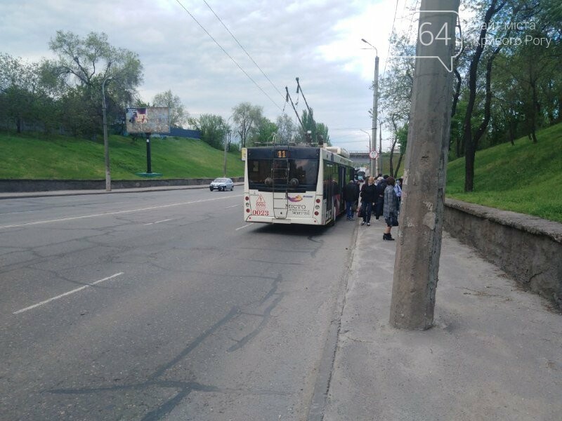 "Проклятое место": в результате ДТП на Мудреной создался затор, произошло несколько ДТП и сломался троллейбус - ФОТО, фото-9