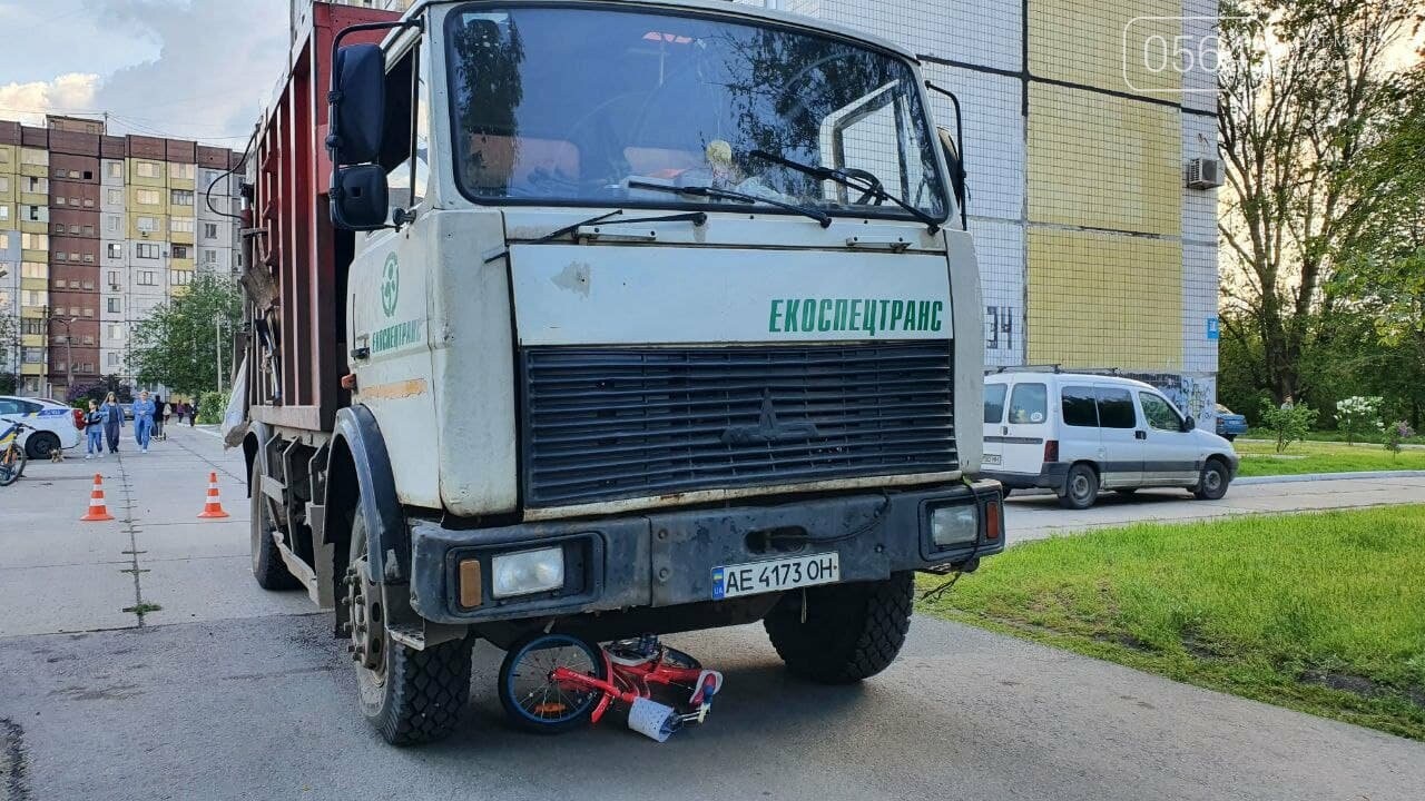 В Кривом Роге мусоровоз сбил 6-летнюю девочку на велосипеде, - ФОТО , фото-2