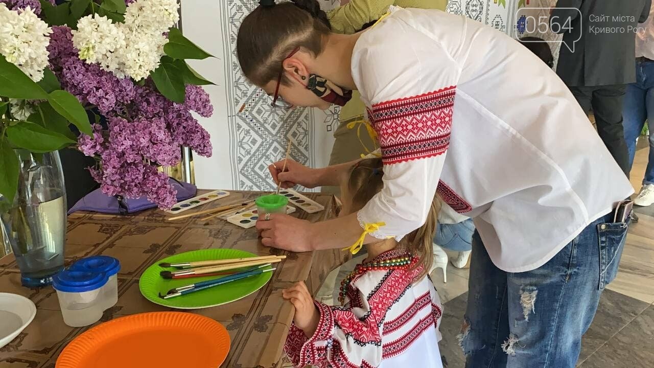 Криворожане создавали "Вышиванку Покровского района", - ФОТО, ВИДЕО , фото-18