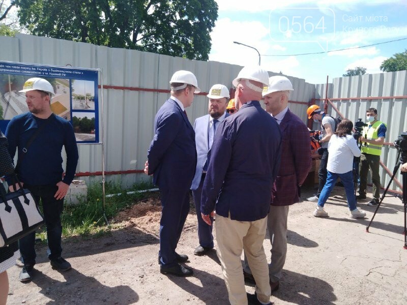 Возле будущего 72-метрового флагштока в Кривом Роге побывали нардепы и руководители области, - ФОТО, ВИДЕО, фото-2