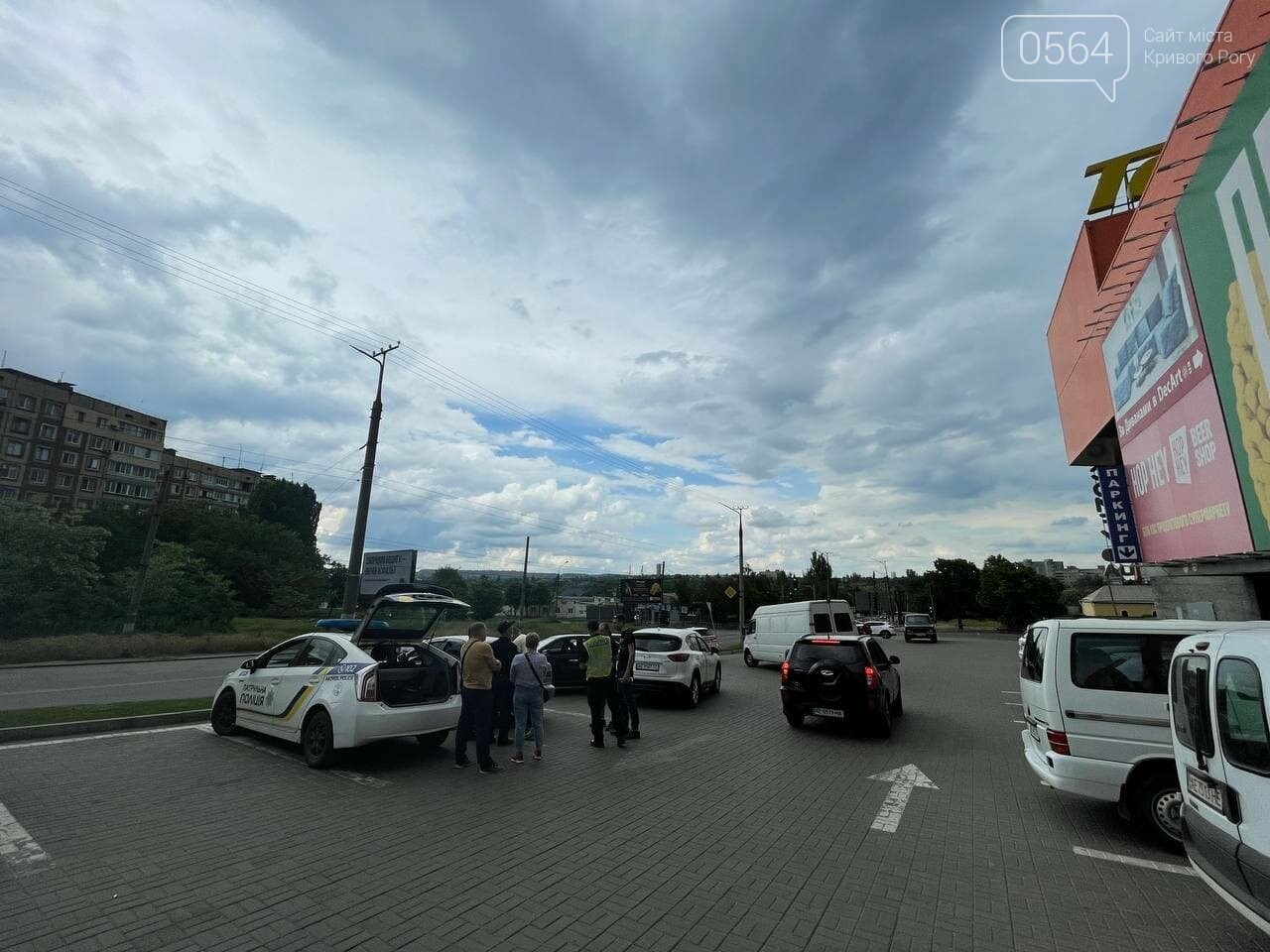 На парковке в Кривом Роге столкнулись "Mazda" и "Chery", - ФОТО , фото-5
