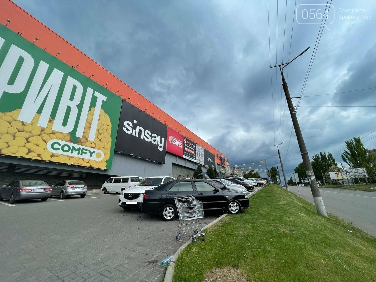 На парковке в Кривом Роге столкнулись "Mazda" и "Chery", - ФОТО , фото-1