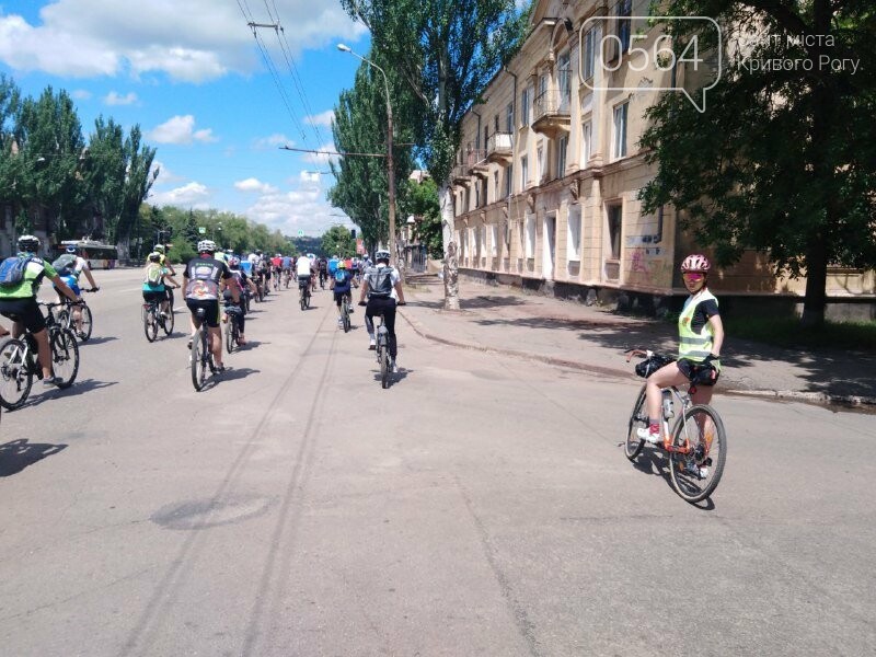 1300 велосипедистов проехало центральными улицами Кривого Рога, - ФОТО, ВИДЕО, фото-10