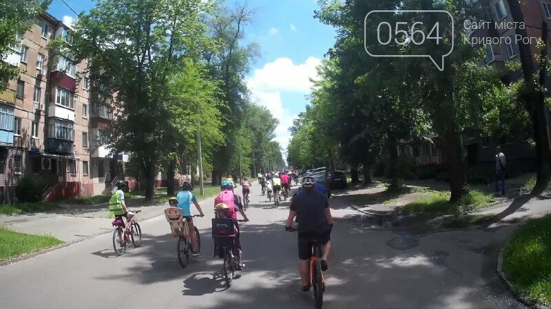 1300 велосипедистов проехало центральными улицами Кривого Рога, - ФОТО, ВИДЕО, фото-7