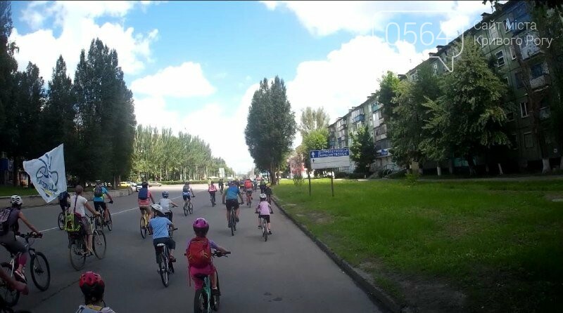 1300 велосипедистов проехало центральными улицами Кривого Рога, - ФОТО, ВИДЕО, фото-6