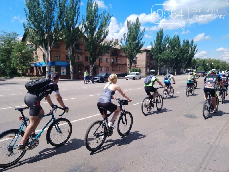 1300 велосипедистов проехало центральными улицами Кривого Рога, - ФОТО, ВИДЕО, фото-12