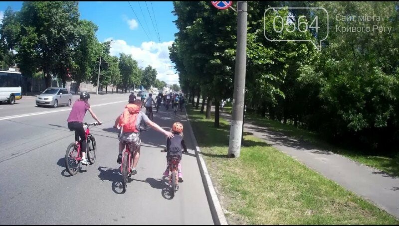 1300 велосипедистов проехало центральными улицами Кривого Рога, - ФОТО, ВИДЕО, фото-13