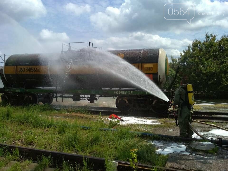 На Днепропетровщине из вагона произошла утечка серной кислоты, фото-3
