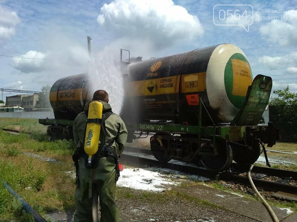 На Днепропетровщине из вагона произошла утечка серной кислоты, фото-4