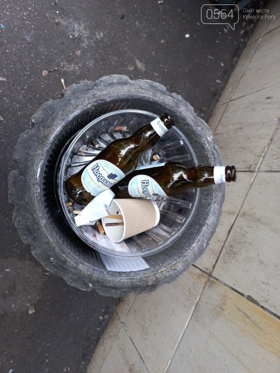 В Кривом Роге патрульные составили админматериалы на юношей, пивших пиво возле "Сільпо", - ФОТО, фото-6
