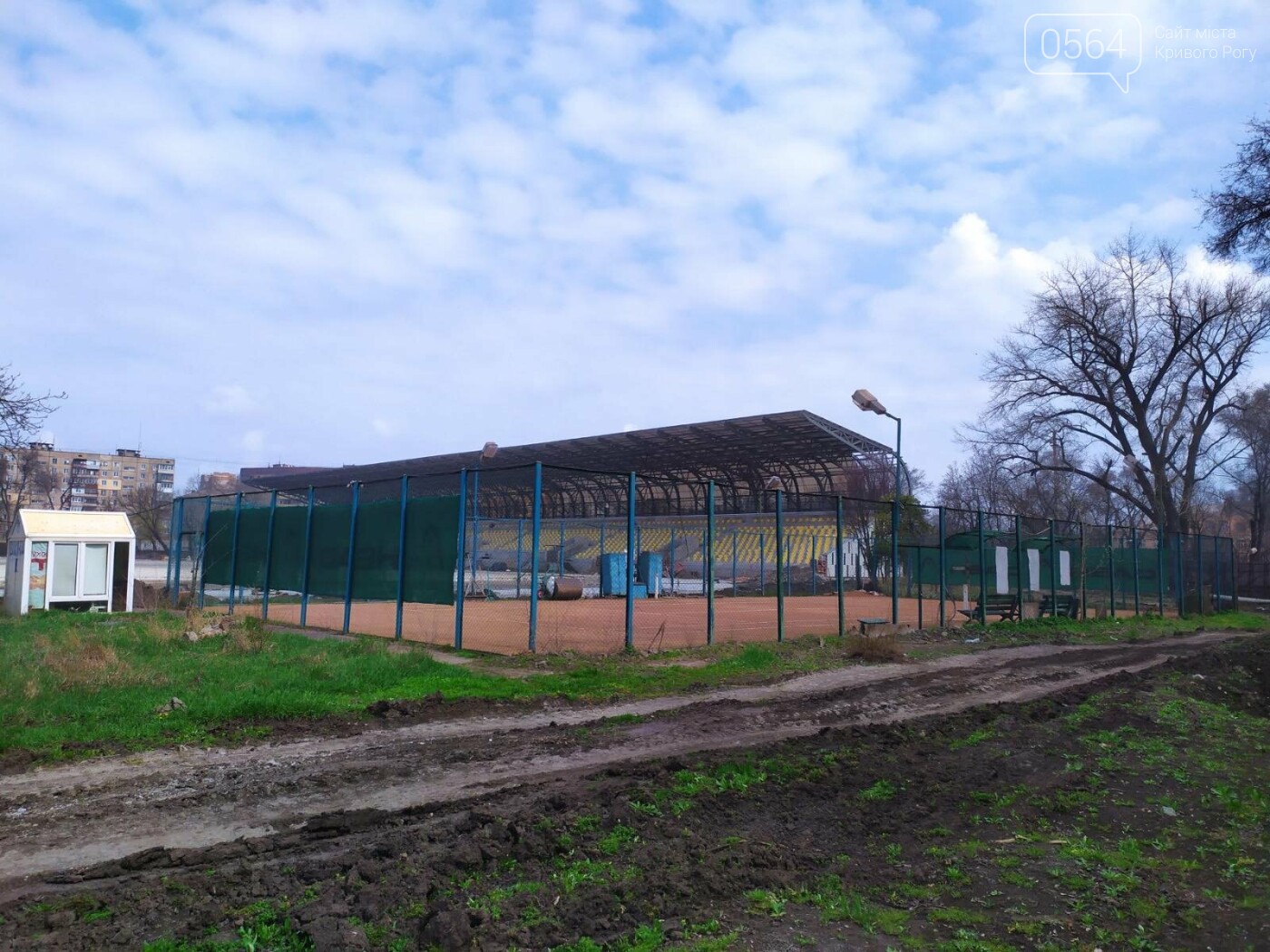 В Кривом Роге сдали в аренду коммунальную собственность - теннисный корт за 2408 гривен, - ФОТО, фото-1