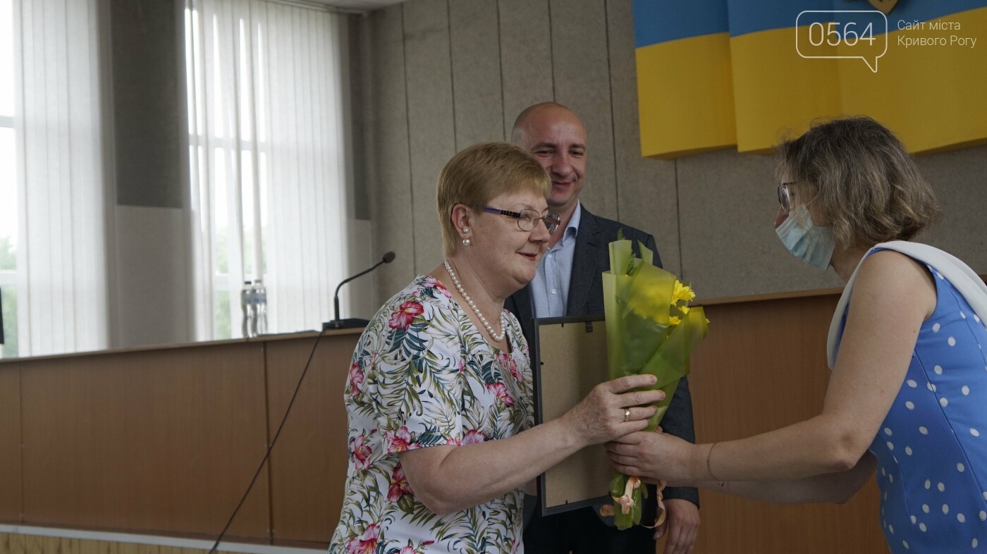 В Кривом Роге по случаю Дня медработника вручили грамоты и медали, - ФОТО, ВИДЕО , фото-24