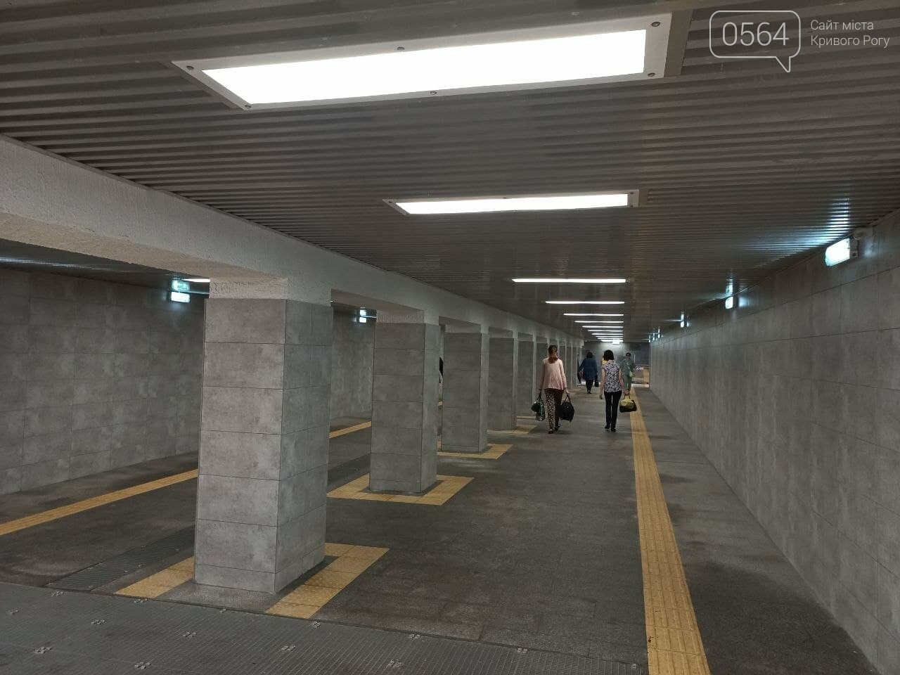 Возле Центрального рынка в Кривом Роге закрыли наземный переход и открыли подземный, - ФОТО, фото-11