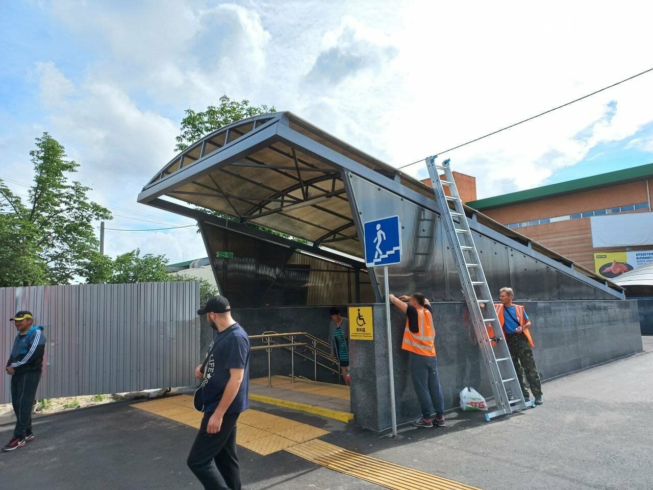 Возле Центрального рынка в Кривом Роге закрыли наземный переход и открыли подземный, - ФОТО, фото-18