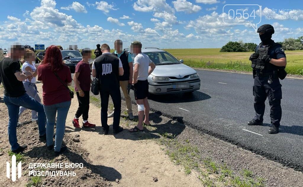 Полицейскому из Кривого Рога, который устроил стрельбу на трассе, сообщено о подозрении, - ФОТО, фото-5